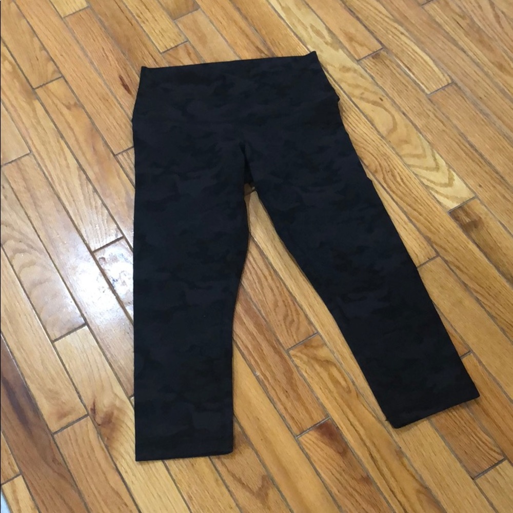 Hi Rise Soot Savasana Camo Black Wunder Under sz 6 - Picture 6 of 13